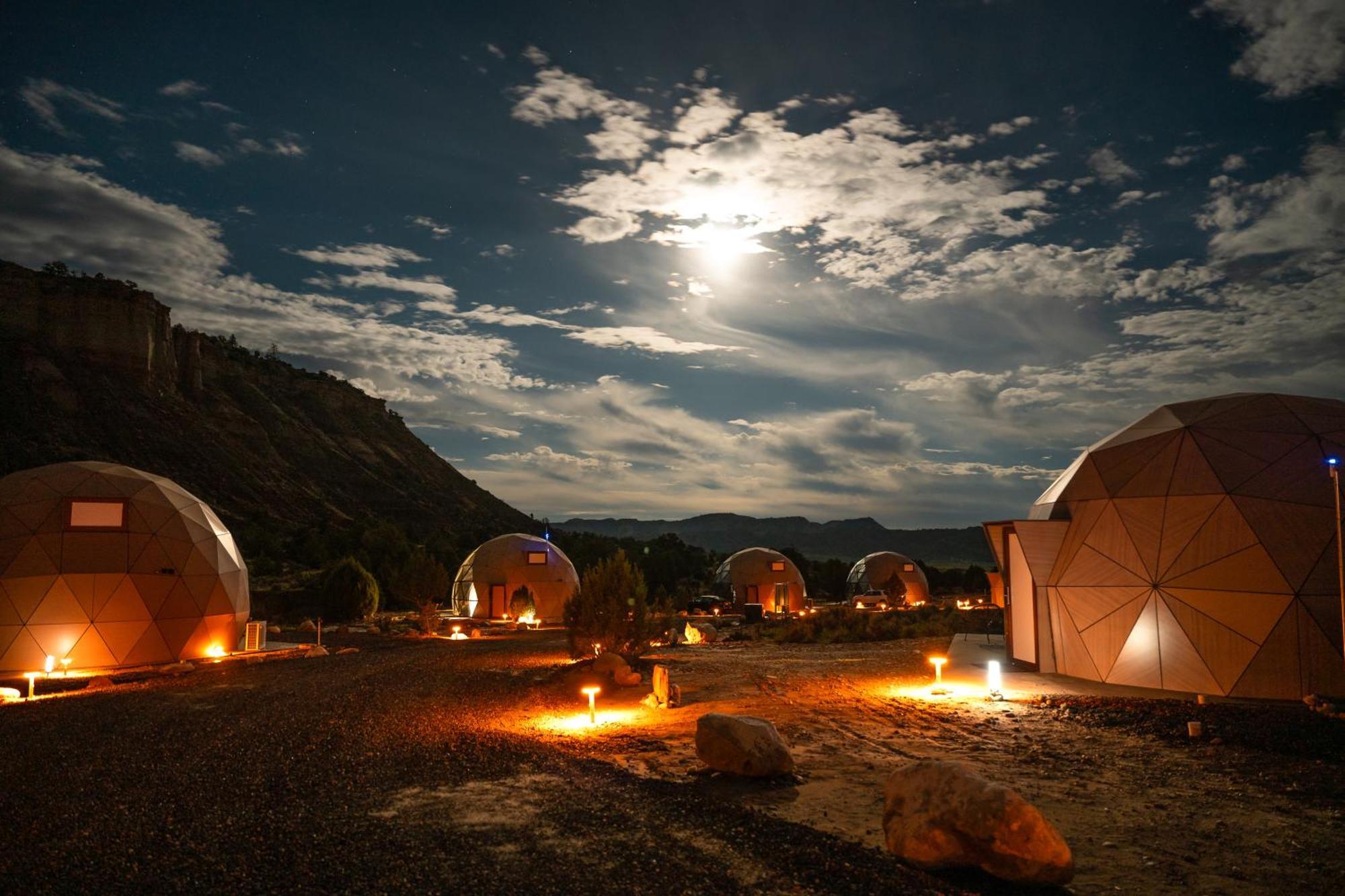 Clear Sky Resorts - Bryce Canyon - Unique Stargazing Domes Кэннонвилл Экстерьер фото